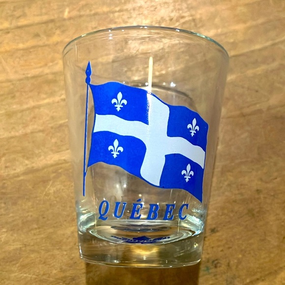 Collectible Quebec Flag Fleur de Lis Canada  Shot - Picture 1 of 4